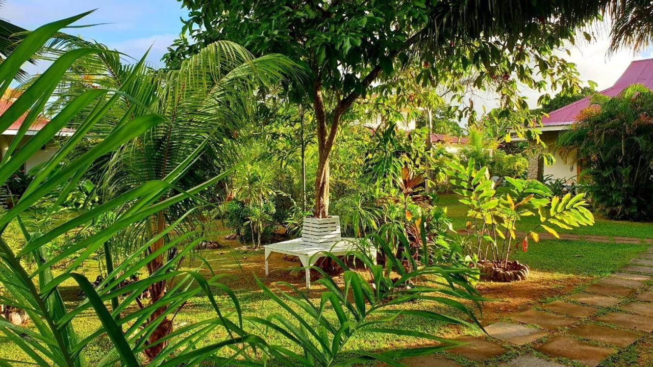 Villa Rafia Baie Sainte Anne Exterior photo