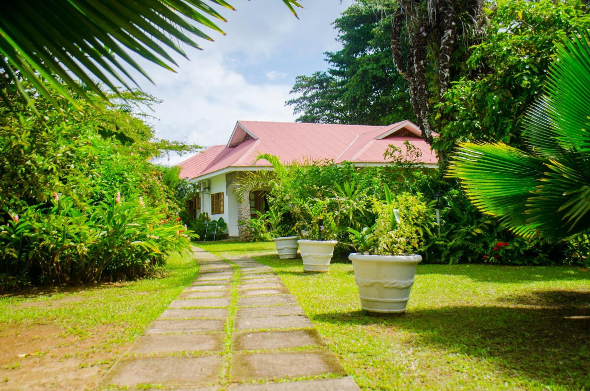 Villa Rafia Baie Sainte Anne Exterior photo